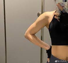 健身半年啦！超级喜欢肌肉线条