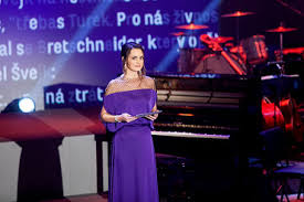 Hvězda stardance daniela písařovicová (40) chtěla být při moderování české televize za profesionálku, jenže pak si sedla a sukně se jí vyhrnula až skoro do pasu. Daniela Pisarovicova Csfd Cz