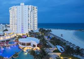 Cancun is recognized throughout the world for its spectacular white sand beaches and its fascinating sea in turquoise blue tones. Optimism In Cancun As The Traffic Light Goes To Yellow The Yucatan Times