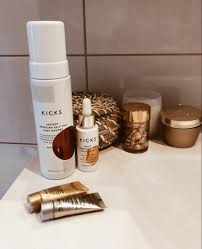 Ger ett naturligt solkysst resultat och låter dig själv välja styrka beroende på hur många droppar du blandar med ansiktskrämen. Antligen Tillbaka Bus Recension Nadja Mayr