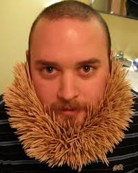 Kỷ lục "quái gở": Cắm 2.222 que tăm vào râu