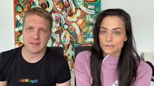 Listen to oliver pocher | soundcloud is an audio platform that lets you listen to what you love and share the sounds you create. Amira Pocher Schildert Dramatische Geburt Ich Spurte Da Stimmt Was Nicht Watson