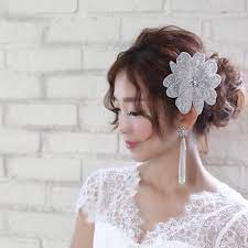 お顔スッキリ おでこを出したい花嫁さん向けのオシャレで可愛い 前髪アレンジ まとめ marry マリー ウェディング ヘアスタイル ヘアメイク 花嫁 編み込み