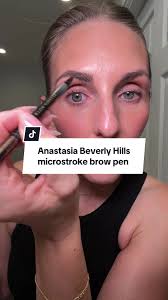 I’ve been using this @Anastasia Beverly Hills microstroke brow own