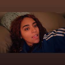 ALRIGHT WHICH COLOR IS THE MATH FOLDER