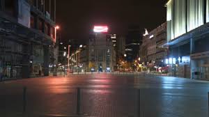 Entre 23h00 et 6h00, les déplacements de personnes sur la voie publique sont interdits. Bruxelles Sous Couvre Feu A 22h Une Ville Deserte Bx1