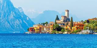 Lazise and peschiera are the best places to stay to reach the most popular amusement park in this area from the best known gardaland (located in ronchi in the town of castelnuovo del. Vacation Rentals And Apartments In Lake Garda Wimdu