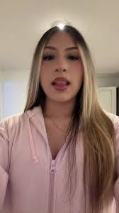 Stephanie Bolding's Instagram, Twitter & Facebook