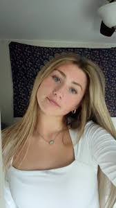 Samantha Dimaio's Instagram, Twitter & Facebook