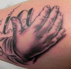 tiernos y conmemorativos tatuajes de manos de bebe tatuajes en la mano manos de bebe tatuajes