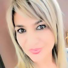 Annalisa Monfreda, direttrice di Donna Moderna, trova sempre il tempo per  correre. Dai spazio a te stessa al di là di impegni e doveri e CORRI CON  NOI. Con i nostri allenamenti