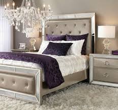 Lila girly schlafzimmer stockbild bild von kind. Deko Ideen Schlafzimmer Lila Kissen Beige Nachttisch Kronleuchter Lampe Schlafzimmer Dekorieren Schickes Schlafzimmer Silbernes Schlafzimmer