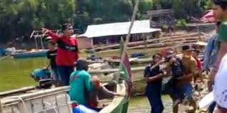 Seluruh korban tenggelam di kedung ombo ditemukan, ini imbauan polda jateng. Seluruh Korban Perahu Tenggelam Di Waduk Kedung Ombo Ditemukan Merdeka Com
