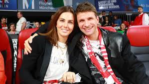Lisa müller ist eine deutsche dressurreiterin und ehefrau von nationalkicker thomas müller. N79r Y5ow8oswm