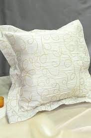 Pinkan dan jahit keliling sarung bantal, kecuali bahagian atas (bahagian atas dibiarkan tak berjahit untuk memasukkan bantal). Kasut Bantal Dengan Telinga 26 Gambar Cara Mudah Dan Cepat Untuk Menjahit Saiz Sarung Bantal Sebanyak 50 Hingga 70 Pada Corak Dengan Tangan Anda Sendiri