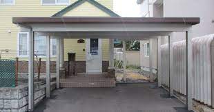 規格品サイズのカーポート納まらない場合でもご安心して下さい 間口が狭かったり 変則な敷地でもカーポートの設置は可能です カーポートの設置でお悩みの方は一度ご相談して下さいませ ２台用のカーポートです 幅の切り詰め 奥行きの切り詰め 入隅加工