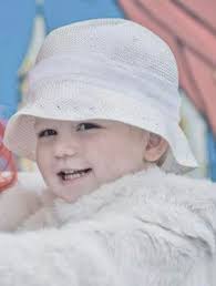 We are hoping some of you lovely clever people can help. We are about to  move into our new home in Mayenne and this is the kitchen light. We assume  the electric