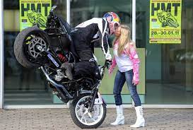 Stoppie Kiss At The Hamburg Motorcycle Days Show Funny Dresses Funny Baby Images Animated Movies Funny