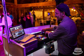 It was great to see my friend Dave Bigler at Lauren and Rob's wedding this  past September. Weddings were back in full swing this year and I had a  blast at every