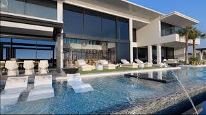 In frankfurt wird ein neuer wolkenkratzer gebaut. Teuerste Villa Dubais Schweizer Familie Kauft Luxus Villa Fur 30 Millionen In 2021 Villa Herrenhauser Haus