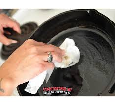 Maybe you would like to learn more about one of these? Crisco Inbrand Cast Iron Seasoning Tbv Dutch Oven 453 Gram Vuur Rook