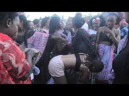 Tunakusogezea shuhuli zote za, uswahilini, uswazi, kibao kata, baikoko, singeli, kanga moko, kigodoro, vigodoro, ndembendembe, vigoma, kigoma, mauno, miuno. Video Mavazi Ya Utupu