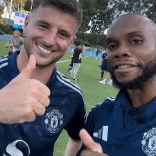 Cold double walkout or nah? 🥶 @marcusrashford Vids with these lads soon in  my full kit 👀😳 📷 @lunavistamedia