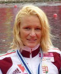Sa 38 zlatnih medalja na oi, svetskim i evropskim p rvenstvima osvojenim u ovom veku za mađarsku nataša janić daleko nadmašuje bilans svih. Natasa Dusev Janics Wikipedia