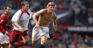 Take a look at the twenty nominees for manchester united's goal of the season award for the 2020/21 season, and vote for your favourite now in the official man utd app! When Diego Forlan Scored A Screamer Played Without A Shirt For Man Utd Planet Football