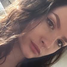 Emily Witham (@lazygxrl)