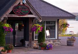 The south end of the lake is in the township of muskoka lakes, and the north end is in seguin township. Up High On A Hill Overlooking Lake Rosseau And Right In The Heart Of The Town Of Rosseau Picture Of Crossroads Restaurant Rosseau Tripadvisor