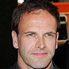 He is best known for his portrayal of an eccentric man in the critically acclaimed psychedelic film 'trainspotting' and its sequel, 't2.' Who Is Jonny Lee Miller Dating Now Wifes Biography 2021