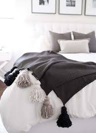 Mes Favoris Tricot Crochet Tuto Comment Ajouter Des Pompons A Vos Plaids Ajouter Com 2020 Yatak Taci Yatak Odasi Duzenleme Yatak Odasi