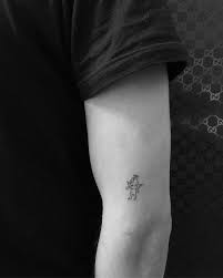 Halsey S New Neck Tattoo Is Inspired By A 90s Anthem Tattoos Neck Tattoo Baby Tattoos