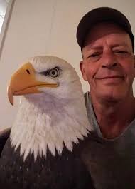 The carved Bald Eagle, Eagles are large birds.