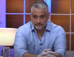 Média dans la catégorie « čedomir jovanović ». Cedomir Jovanovic Prima Kiseonik A Iz Bolnice Uputio Jasnu Poruku Foto Glas Javnosti Medijski Portal