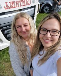 That trucker belly is coming along nicely 😂 just kidding, 18 weeks  pregnant 🤰☺️ #hgvdriver #lorrydriver #truckdriver #truckerwoman  #womantrucker #femaletrucker #femaletruckdriver #trucking #class1driver  #hgvdriver #workingmum #workingparent ...