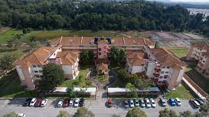 Universiti tenaga nasional 1976 yilda ish boshladi latixon sulton ahmad shoh instituti (ilsas) ko'p yillar davomida korporativ o'quv markazi sifatida xizmat qilgan tenaga nasional berhad (tnb) va undan avvalgi milliy elektr kengashi. Uniten Accommodation Kshas Pahang