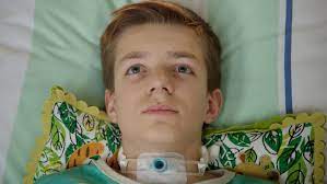 Club der roten bänder (club of the red bracelets) is a german tv series started in 2015, about a group of young patients and their troubles. Club Der Roten Bander Hugo Ist Aus Dem Koma Erwacht