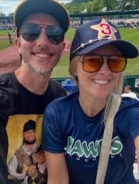 LAKE TAHOE Stay: @hyattlaketahoe ✨Complimentary beverage at check-in ✨Warm  swimming pool ✨Lawn games ✨Private beach with complimentary kayaks/SUP's,  and bar