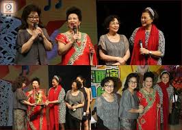 薛家燕 ，mh （英語： nancy sit ka yin ；1950年3月30日 － ），本名薛家彥 ，人稱家燕姐，香港女演員、節目女主持、節目女主播及女歌手，額頭正中之處的一顆痣成為其標記之一。 現為新城電台及無綫電視鎮台之寶。 1990年代因領銜主演無綫電視處境劇集《真情》深入民心而有綽號「好姨」，2000年代又. è–›å®¶ç‡•åŸ¹è‚²å°æœ‹å‹å¾å°é³³é»ƒæ·'å„€é½Šæ'å ´ å³æ™‚æ–°èž ç¹½funæ˜Ÿç¶² On Ccæ±ç¶²