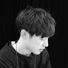 いいね 178件 コメント6件 bridge ken matsumotoさん ken bridge のinstagramアカウント アウトラインをすっきりさせて 顔周りは トップより少し強めにパーマをかけるとランダ asian men hairstyle curly hair men hair styles