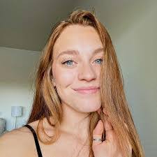 Natalie Grubb's Instagram, Twitter & Facebook