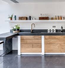 Polierte Betonboden Arbeitsplatten Mit Spule Und Tritt Paper House Project Cuisine Moderne Cuisine Contemporaine Cuisine Beton