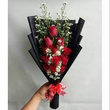 Bunga meja nuansa putih dengan buket bunga mawar putih dan casablanca putih. Jual Unik Buket Bunga Mawar Merah Asli Bucket Hadiah Ulang Tahun Diskon Jakarta Barat Nola Store 1665 Tokopedia