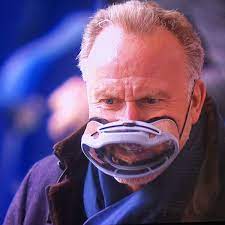 Um jogador de todos os tempos (1992) and xii fifa world cup 1982 (1982). Fc Bayern Rummenigge Erklart Seine Maske Kunftig Verfolgt Er Die Spiele Ganz Anders Fc Bayern