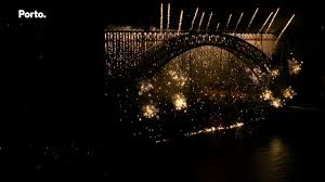 Set within 350 yards of palacio da bolsa and 350 yards of ferreira borges market in the centre of porto, apartamentos são joão offers accommodation with free wifi and seating area. Fogo De Artificio Sao Joao Do Porto 2016 Youtube