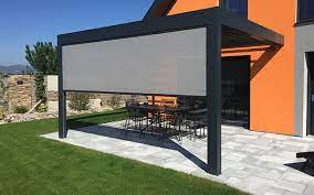 Dans un souci de finitions parfaites, tous les éléments latéraux sont intégrés de façon on ne peut plus invisible. Pergola Bioclimatique Accessoire Et Protection De Terrasse