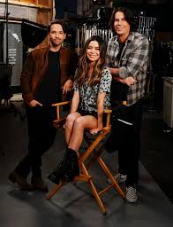 As of 2021, jerry trainor is dating jessica makinson. Icarly Revival Renewed For Season 2 People Com