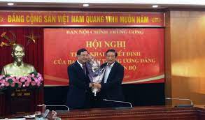Theo đó, ông phạm gia túc, phó trưởng ban nội chính bà trương thị mai, ủy viên bộ chính trị, bí thư t.ư đảng, trưởng ban tổ chức t.ư trao quyết định của bộ chính trị cho ông phạm gia túc. Ä'iá»u Ä'á»™ng Bá»• Nhiá»‡m Ong Pháº¡m Gia Tuc Giá»¯ Chá»©c Pho TrÆ°á»Ÿng Ban Ná»™i Chinh Tw Vov Vn